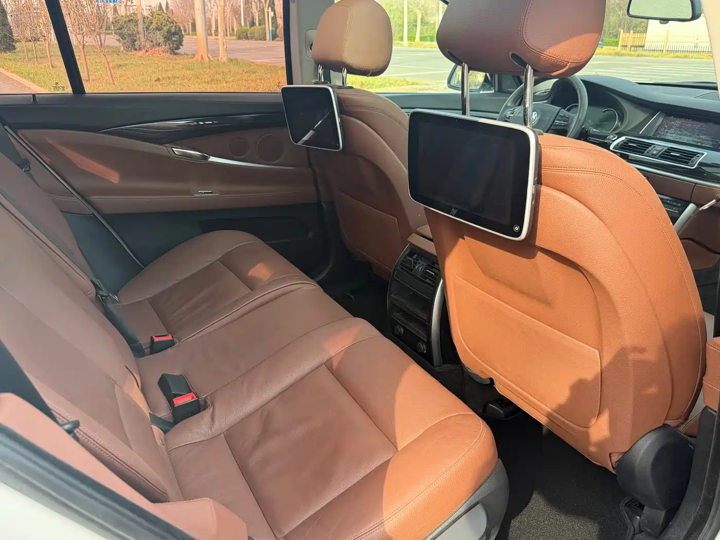 BMW 5 Series GT 2017 528i Leading Model фото 8
