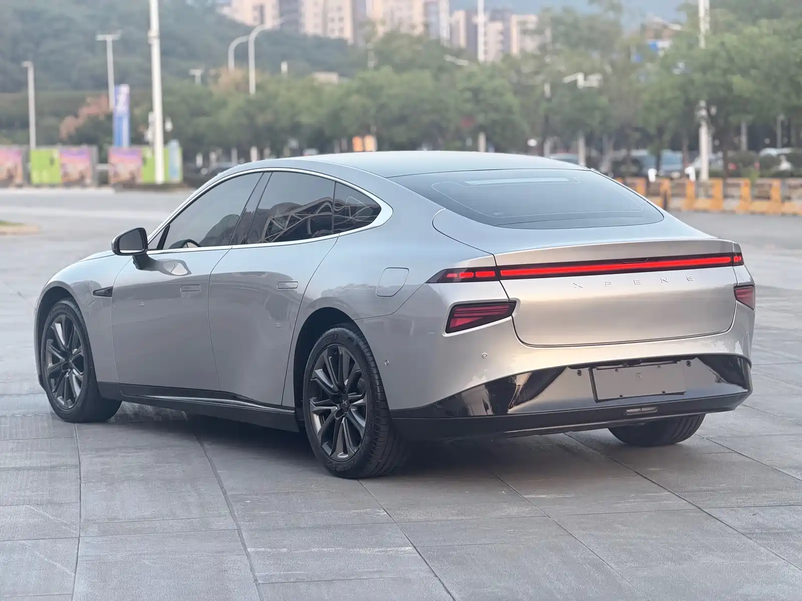Фото 6 - XPeng P7