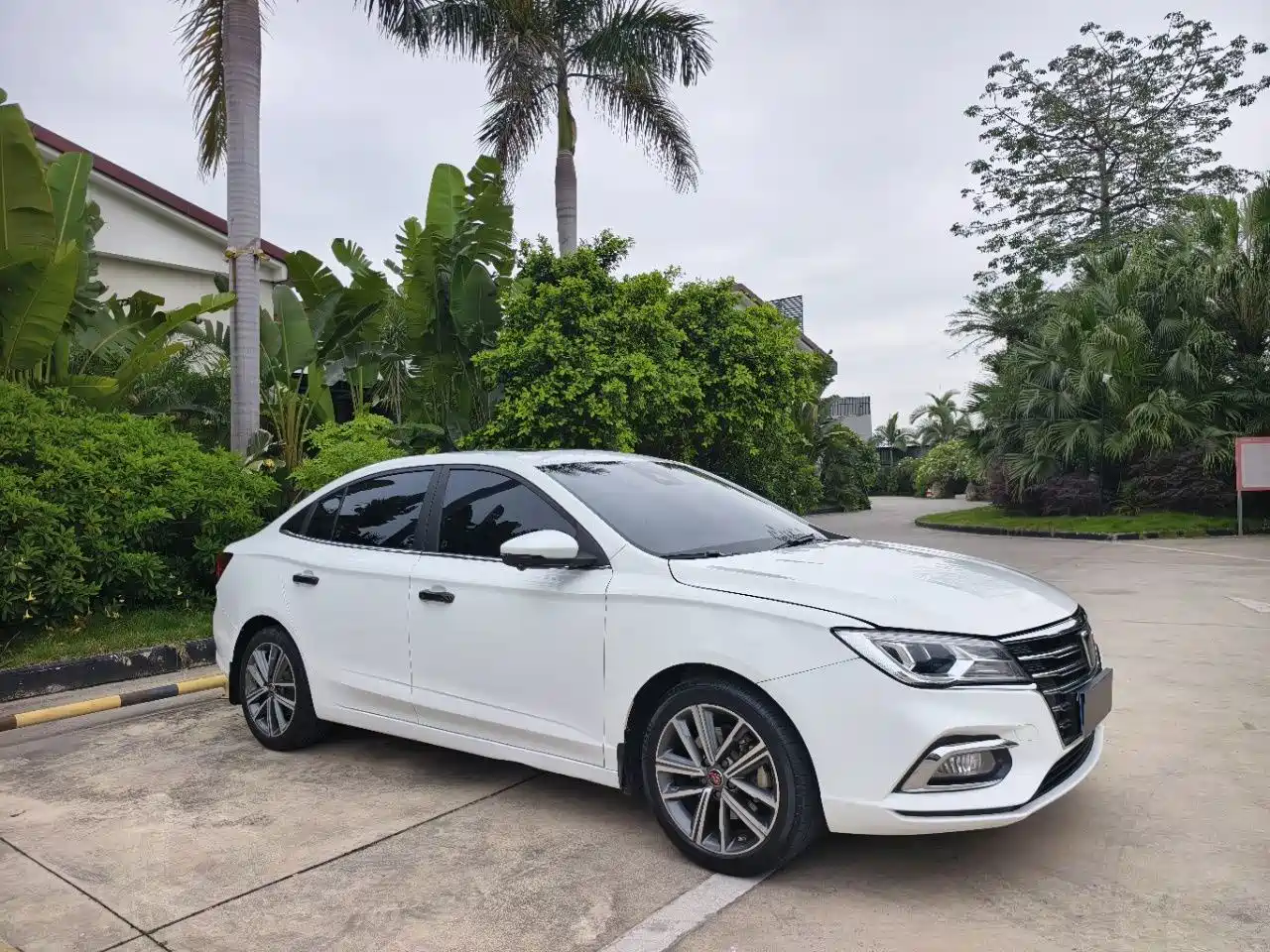 Фото 3 - Roewe i5