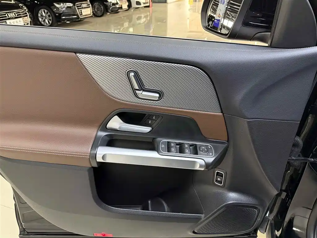 Mercedes-Benz GLB 2024 Facelift GLB 200 Dynamic фото 14