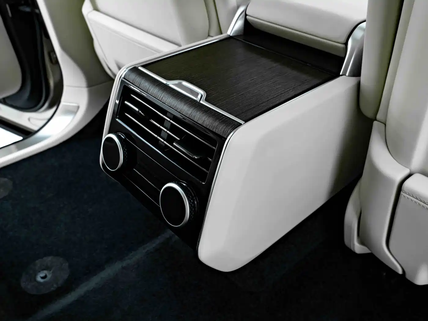 Photo 16 - Land Rover Range Rover