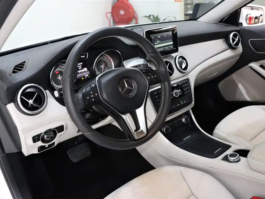 Mercedes-Benz GLA 2015 GLA 200 Fashion фото 10