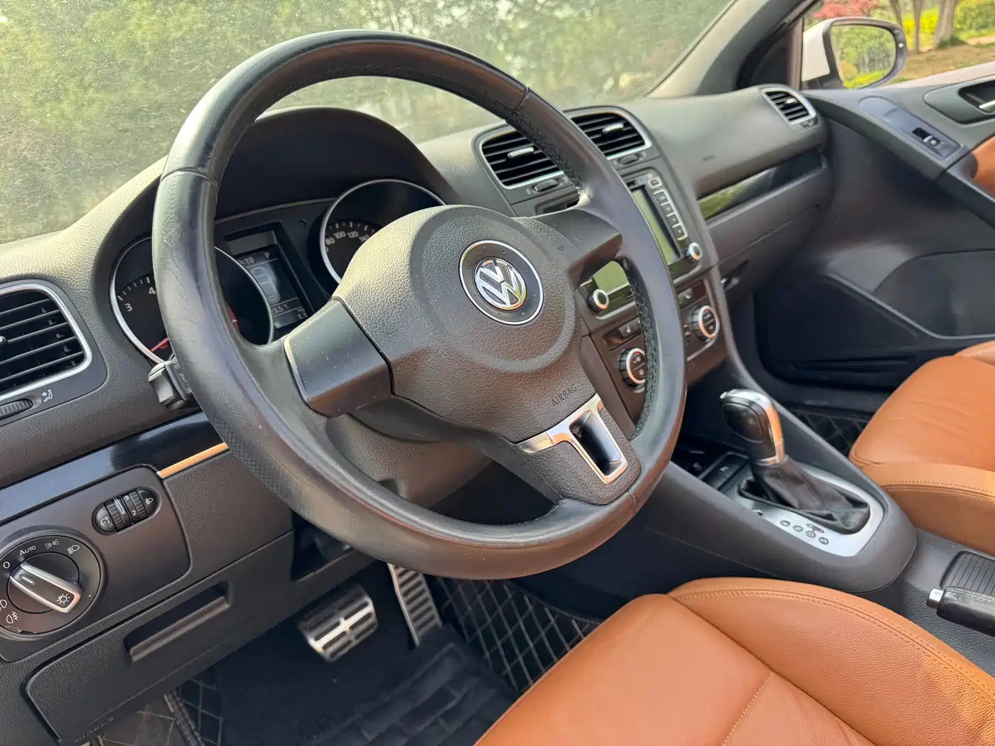 Volkswagen Golf (Import) 2012 1.4TSI Comfort Convertible Edition фото 11