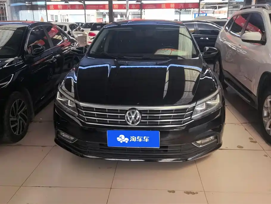 Volkswagen Passat 2016 330TSI DSG Executive Edition фото 2