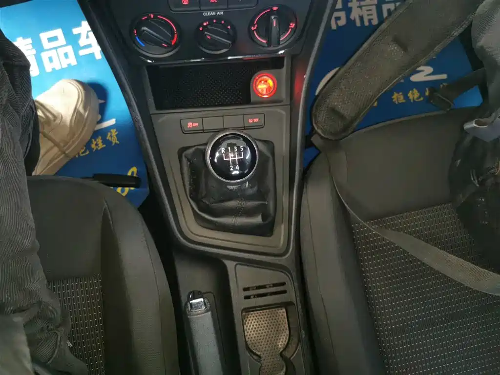 Volkswagen Lavida 2017 1.6L Manual Trend Edition фото 10