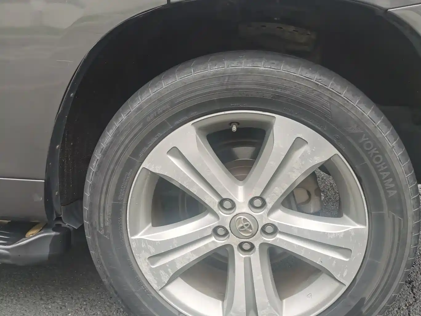 Toyota Highlander 2011 2.7L 2WD 7-seat Luxury фото 14