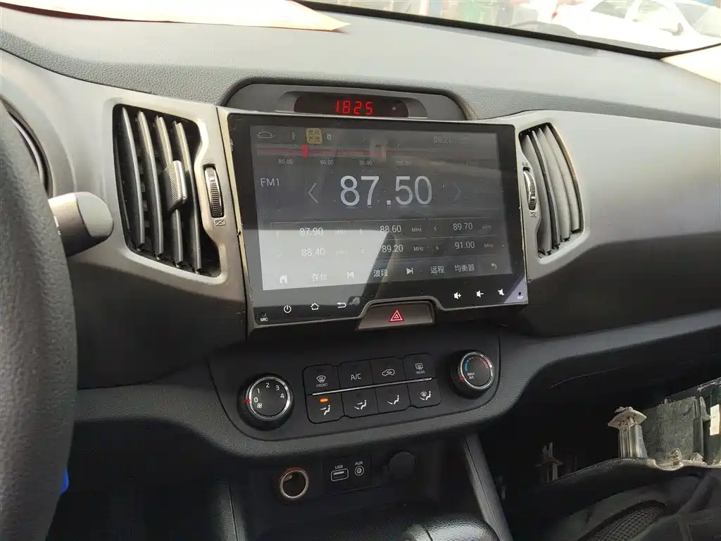 Kia Sportage 2016 2.0L Automatic 2WD GL фото 9