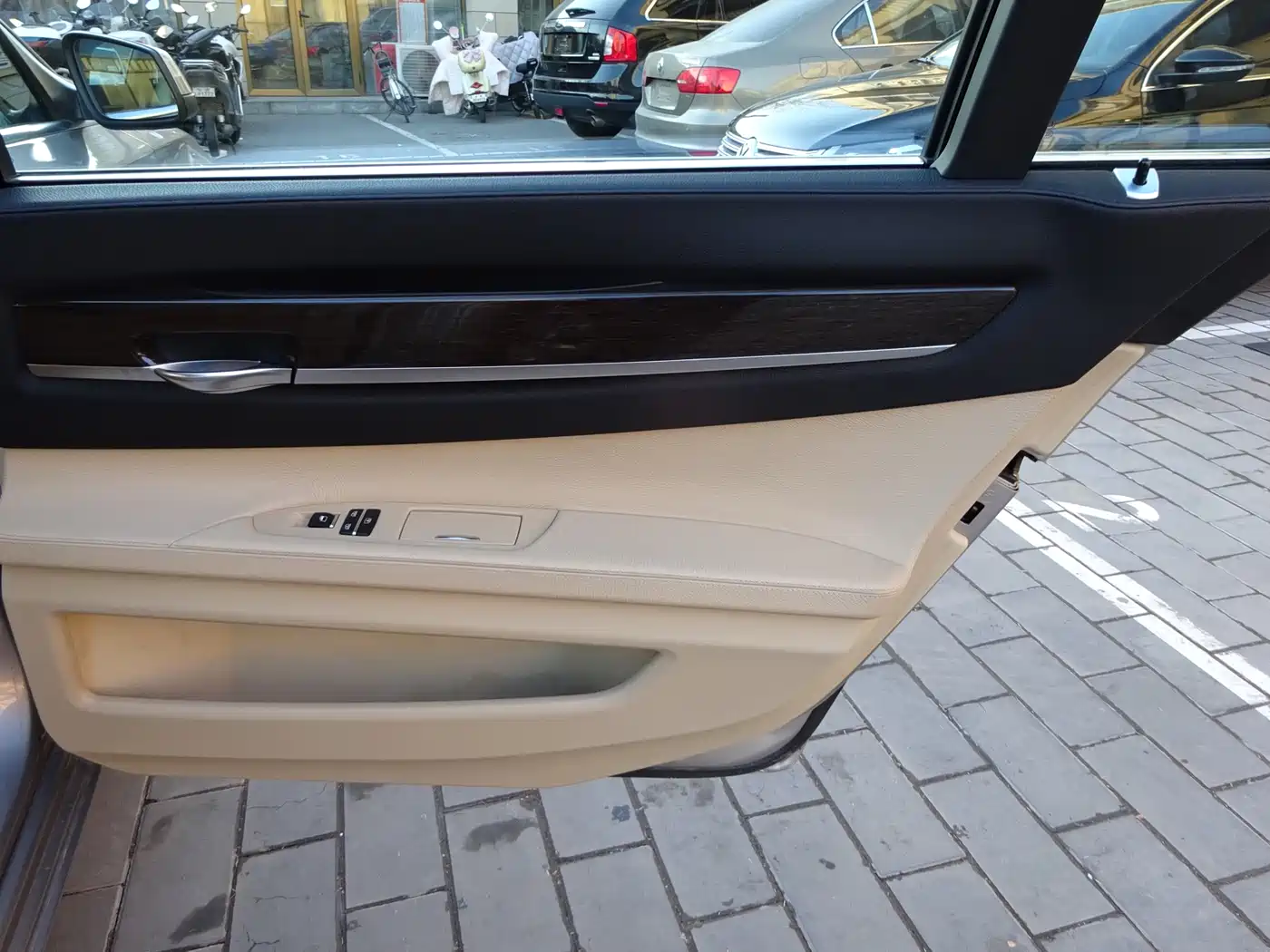 BMW 7 Series 2011 730Li Elegance фото 27