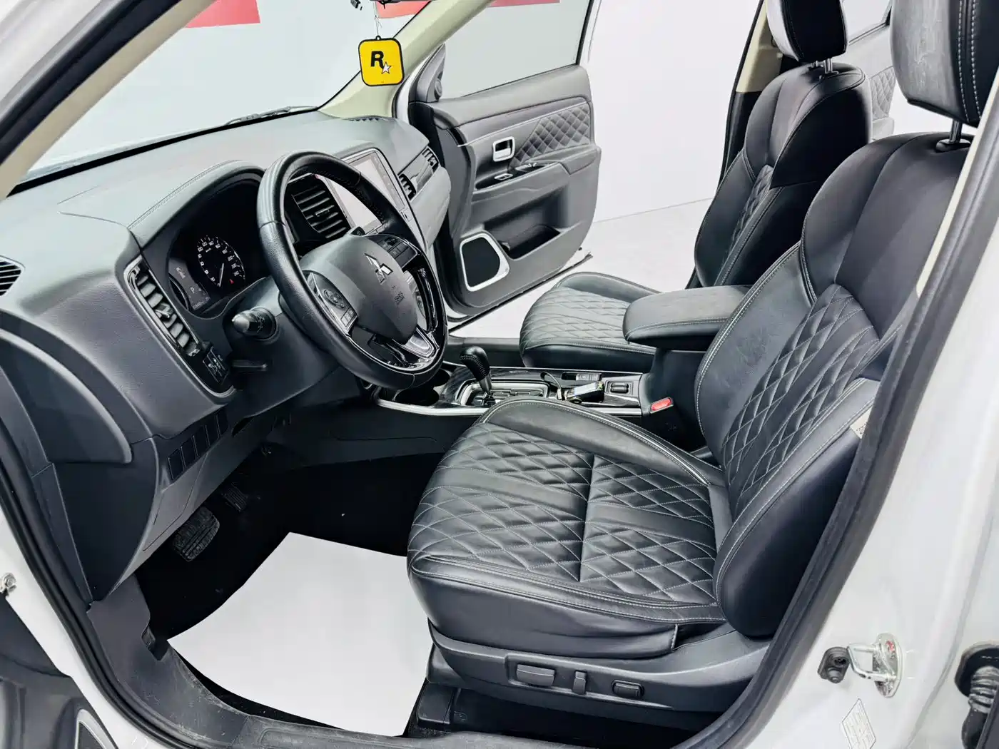 صورة 4 - Mitsubishi Outlander