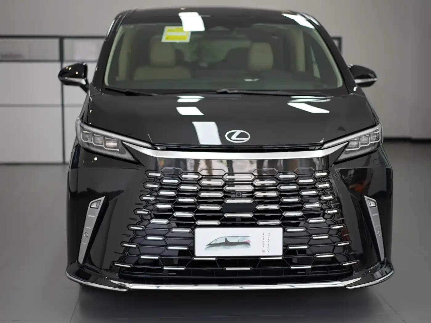Lexus LM 2025 Model 500h Six-Seater Prestige Edition фото 5