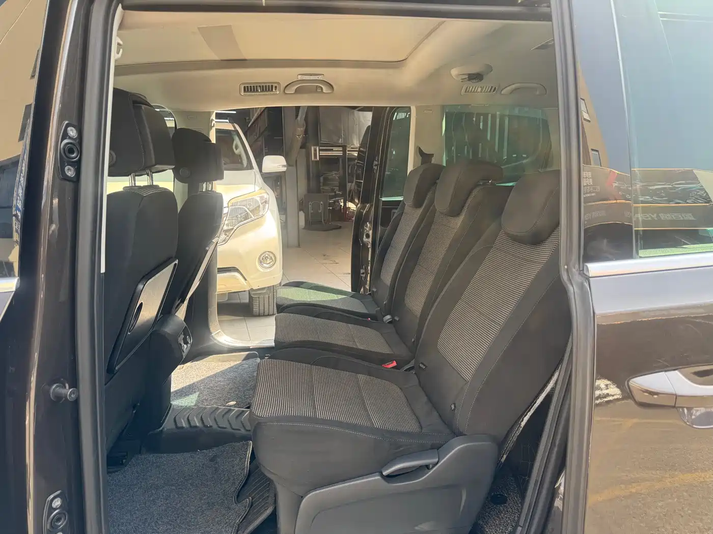 Volkswagen Sharan 2014 2.0TSI Comfort фото 12