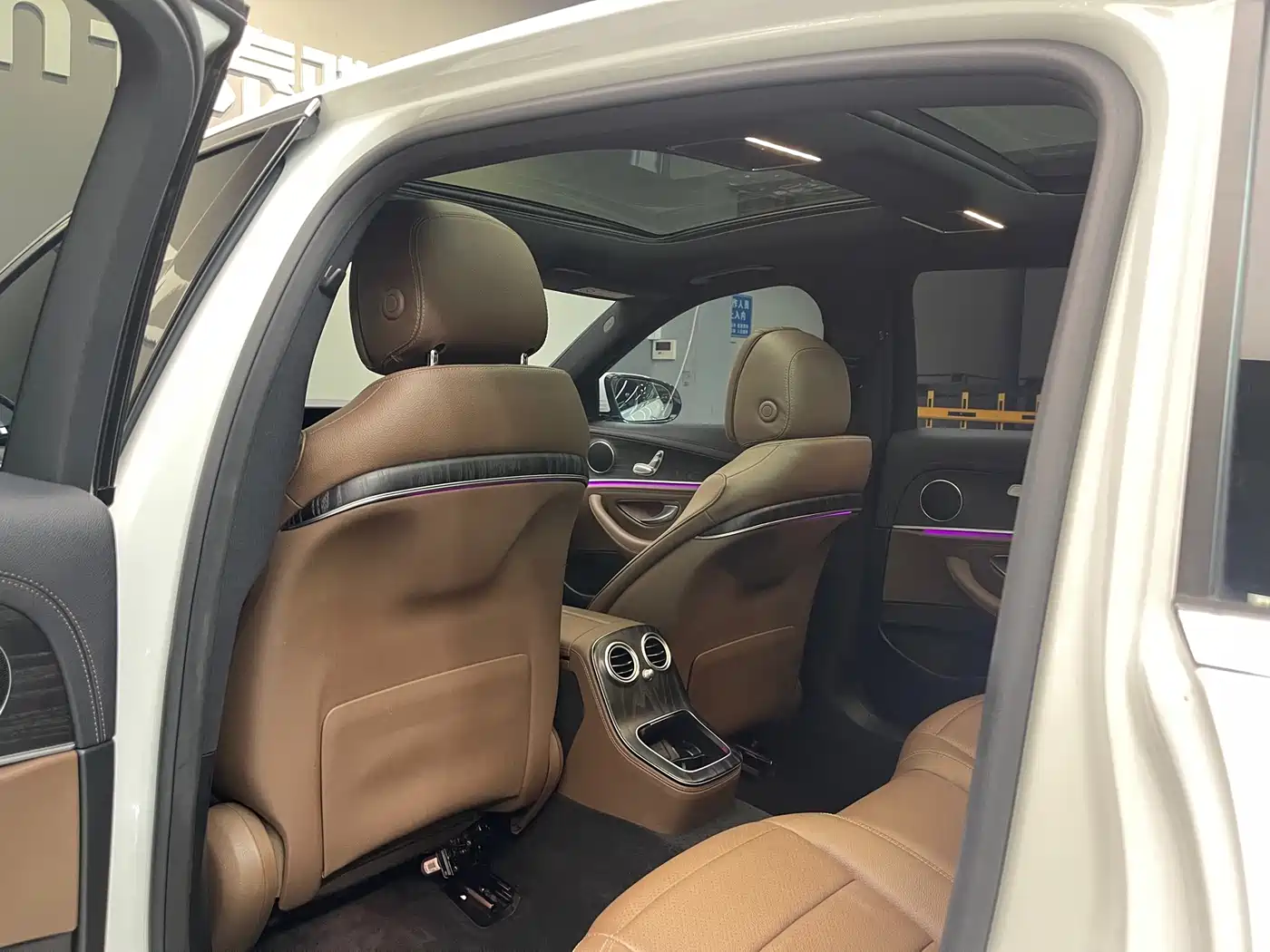 Mercedes-Benz E-Class 2022 E 260 L Sport фото 11
