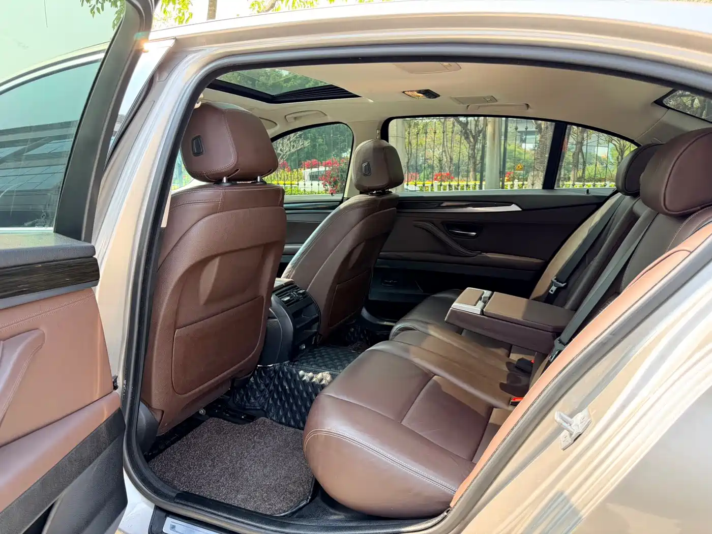 BMW 5 Series 2014 525Li Luxury Design Package фото 8