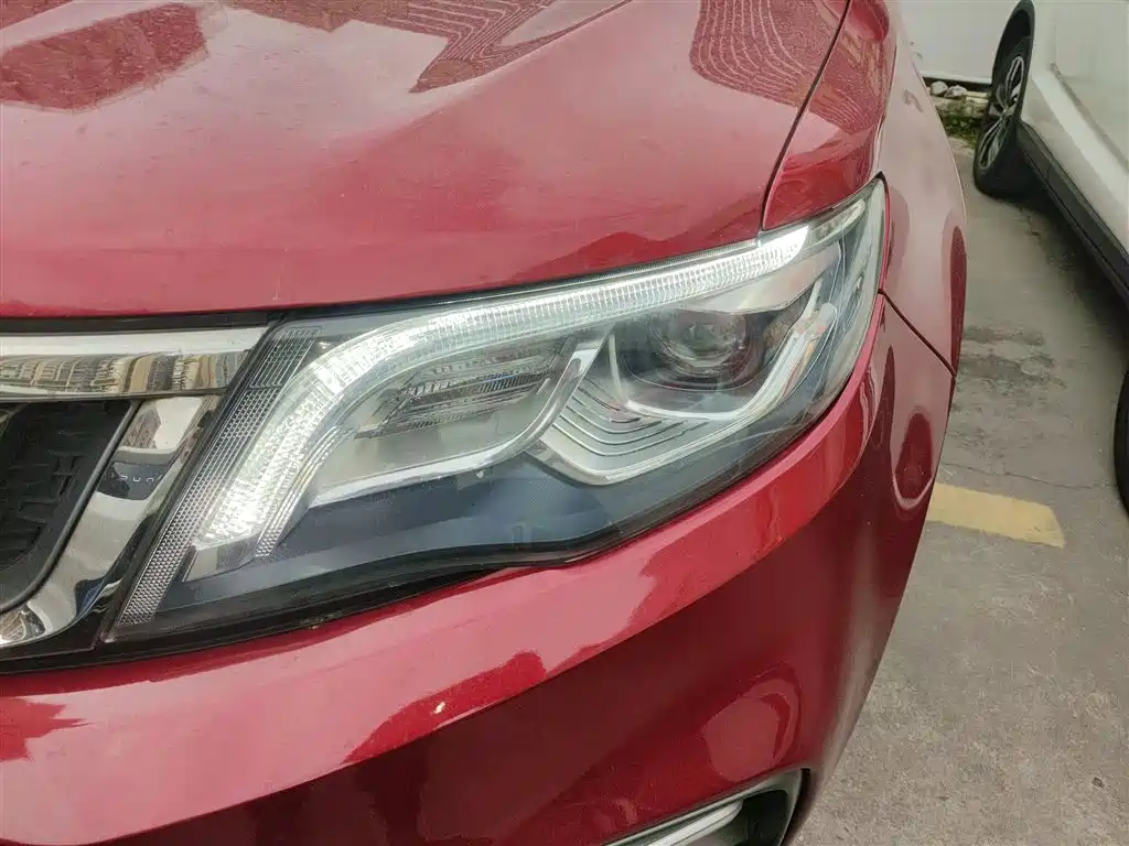 Фото 24 - Geely Atlas