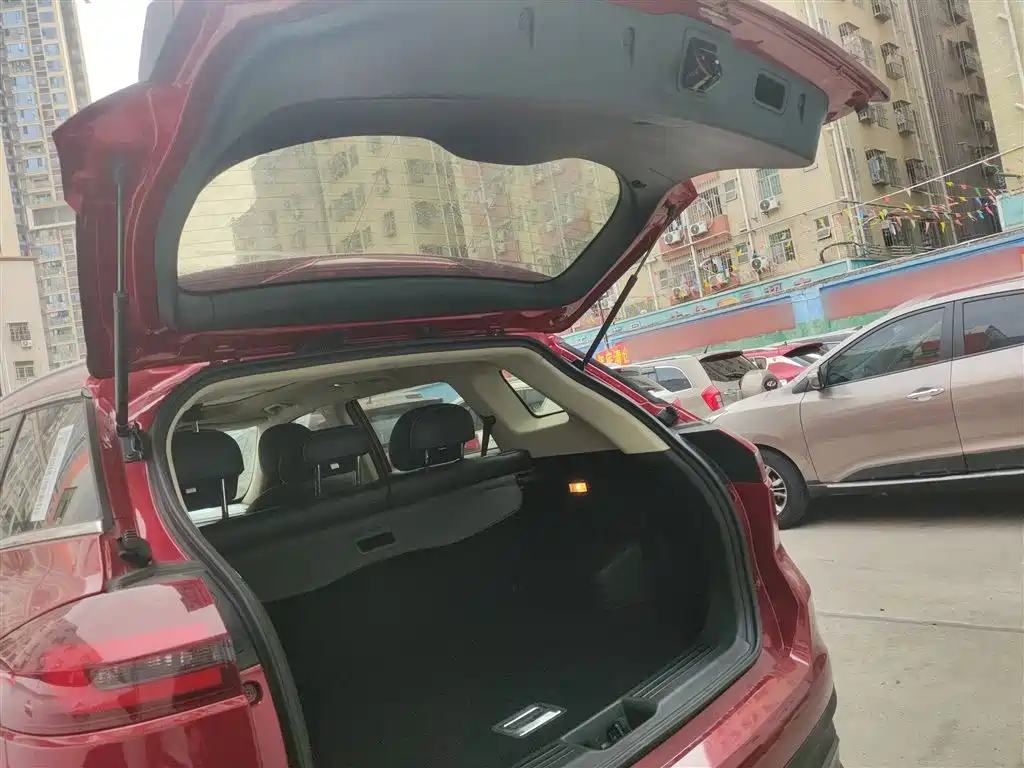 Фото 19 - Geely Atlas