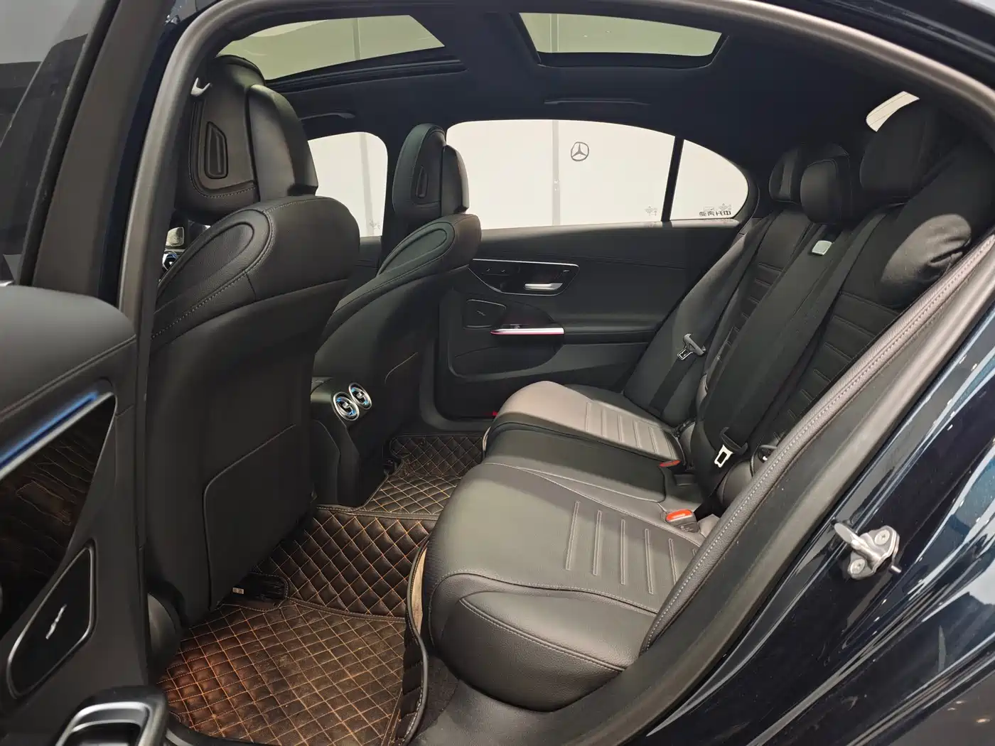 Mercedes-Benz C-Class 2023 Facelift C 260 L Sport Edition фото 7