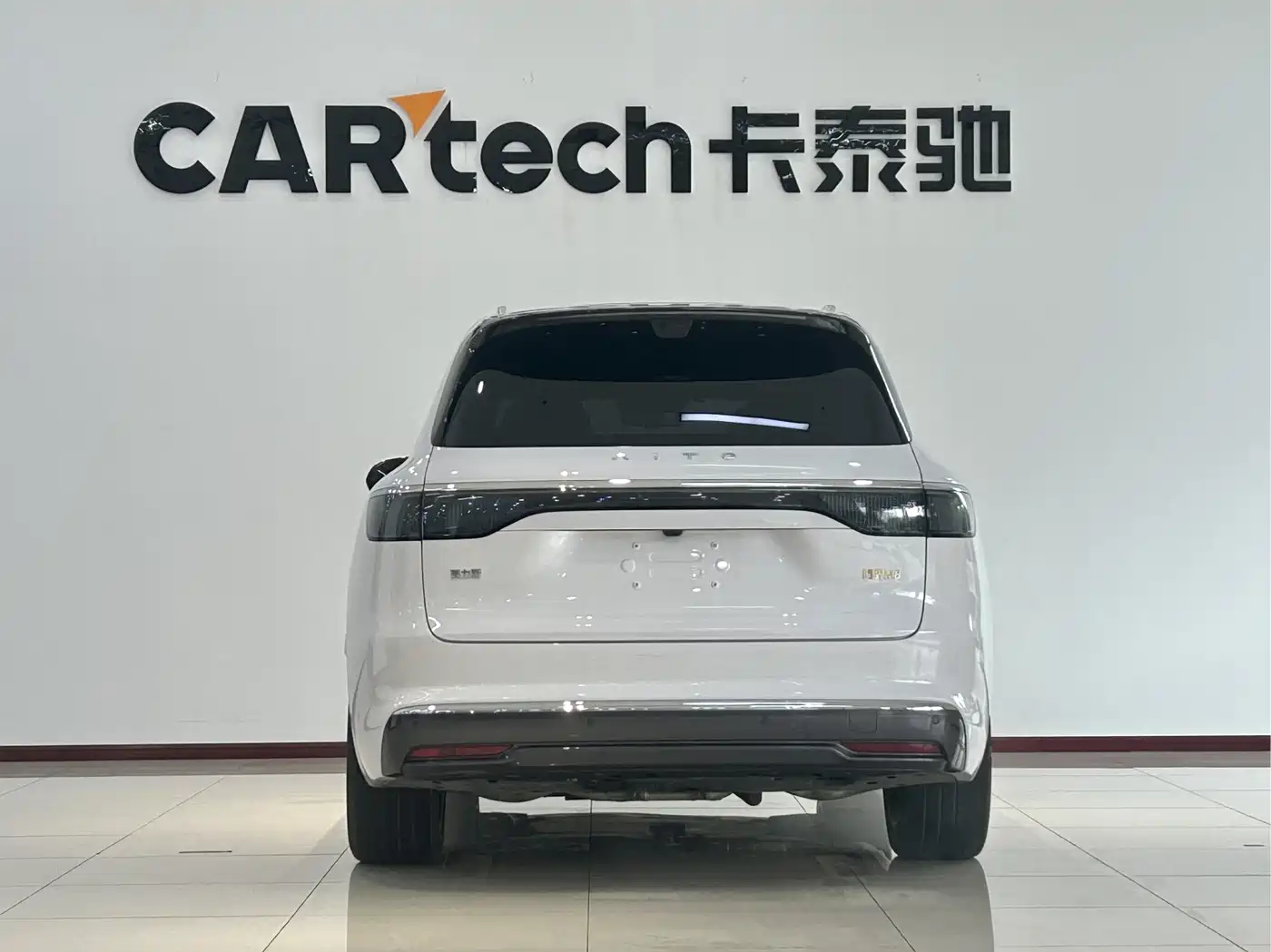AITO Wenjie AITO M8 2025 Range Extender Max+ Edition 53.4kWh 5-seater фото 23