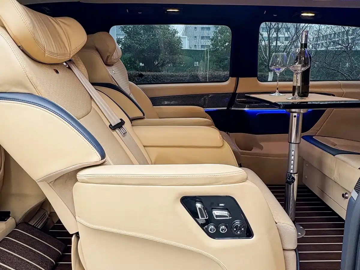 Mercedes-Benz V-Class 2018 V 260 L Premium Long Wheelbase Edition China VI фото 22