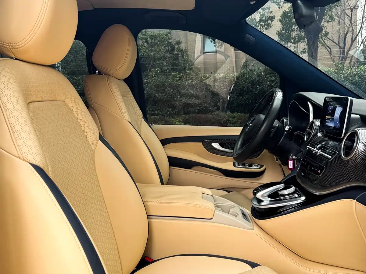 Mercedes-Benz V-Class 2018 V 260 L Premium Long Wheelbase Edition China VI фото 7