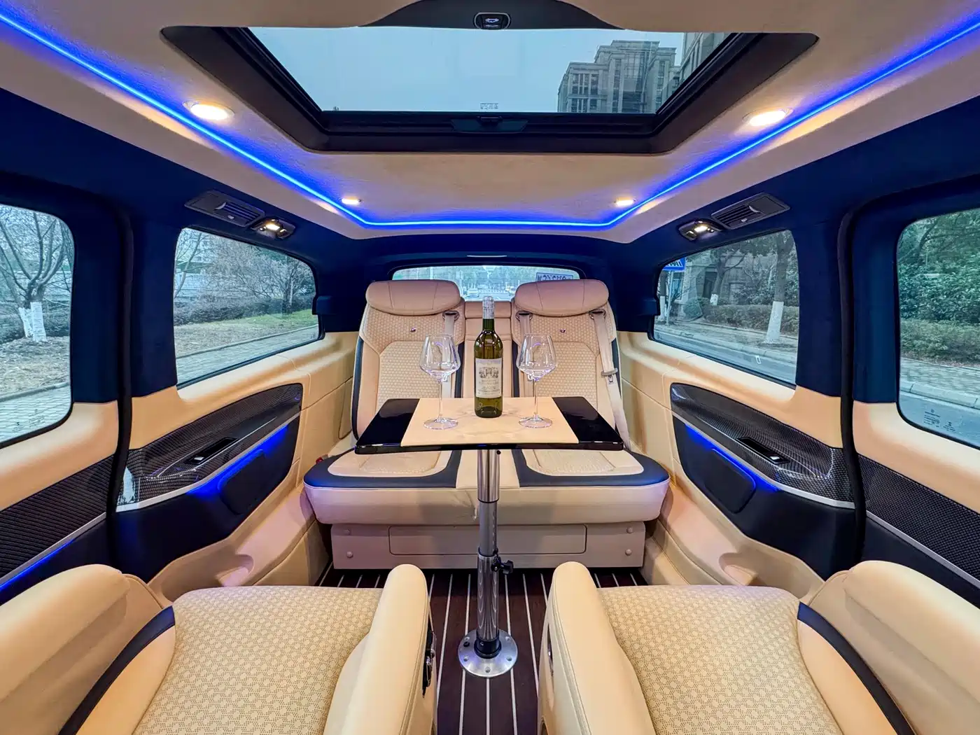 Mercedes-Benz V-Class 2018 V 260 L Premium Long Wheelbase Edition China VI фото 31