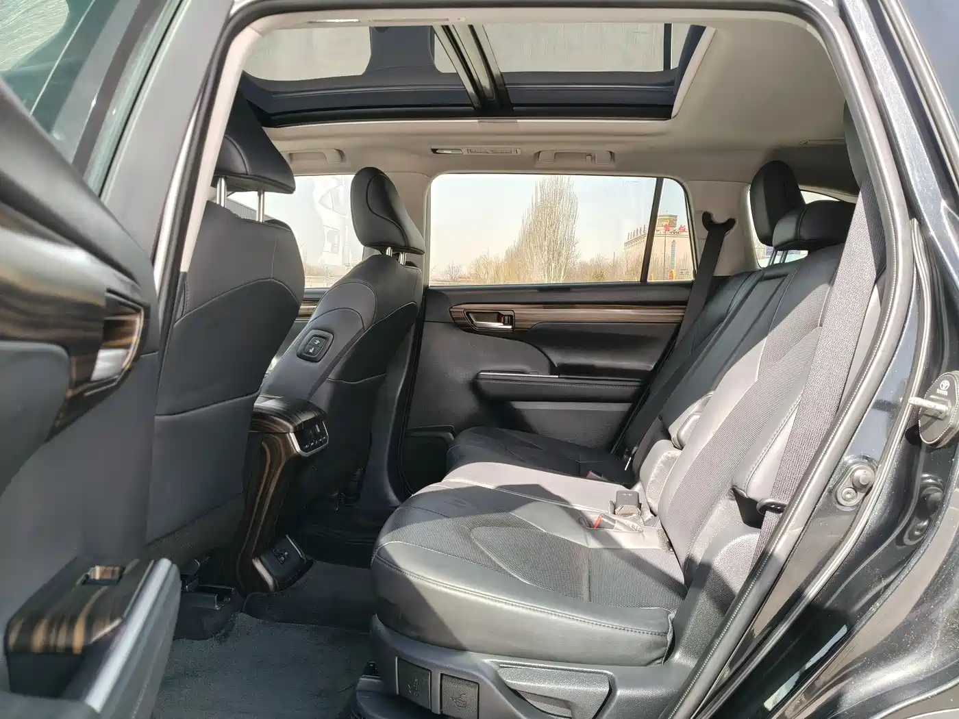 Toyota Highlander 2024 2.5L Smart Hybrid FWD Luxury 7-Seater фото 5