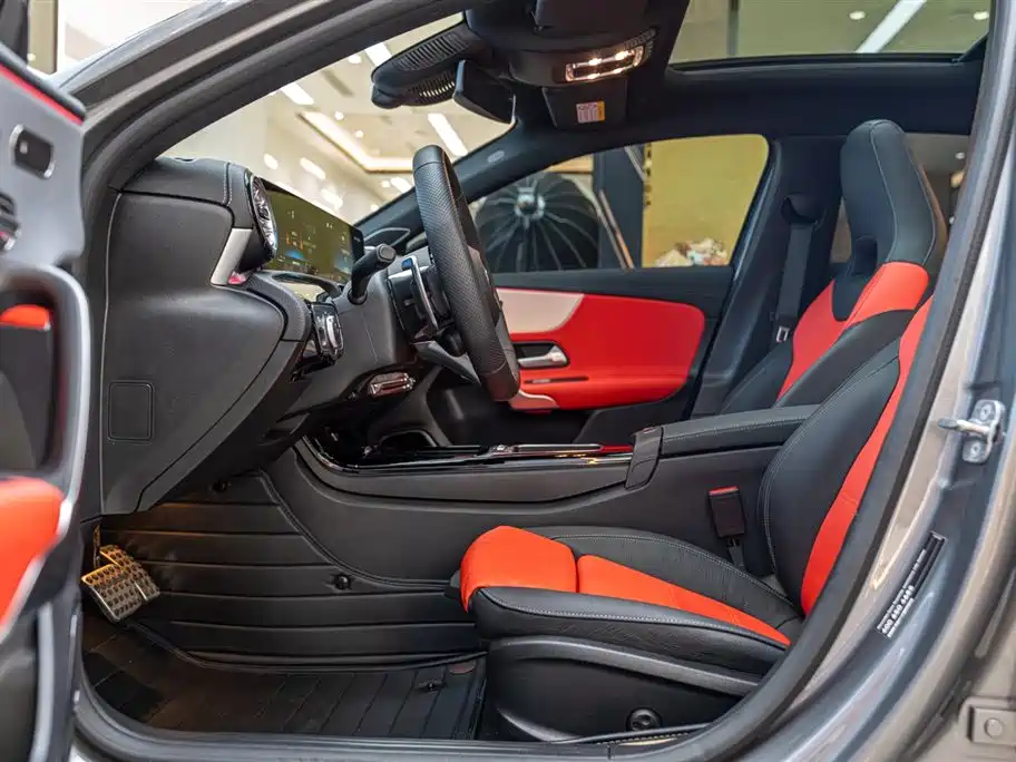 Mercedes-Benz A-Class AMG (Import) 2025 AMG A 35 4MATIC фото 9