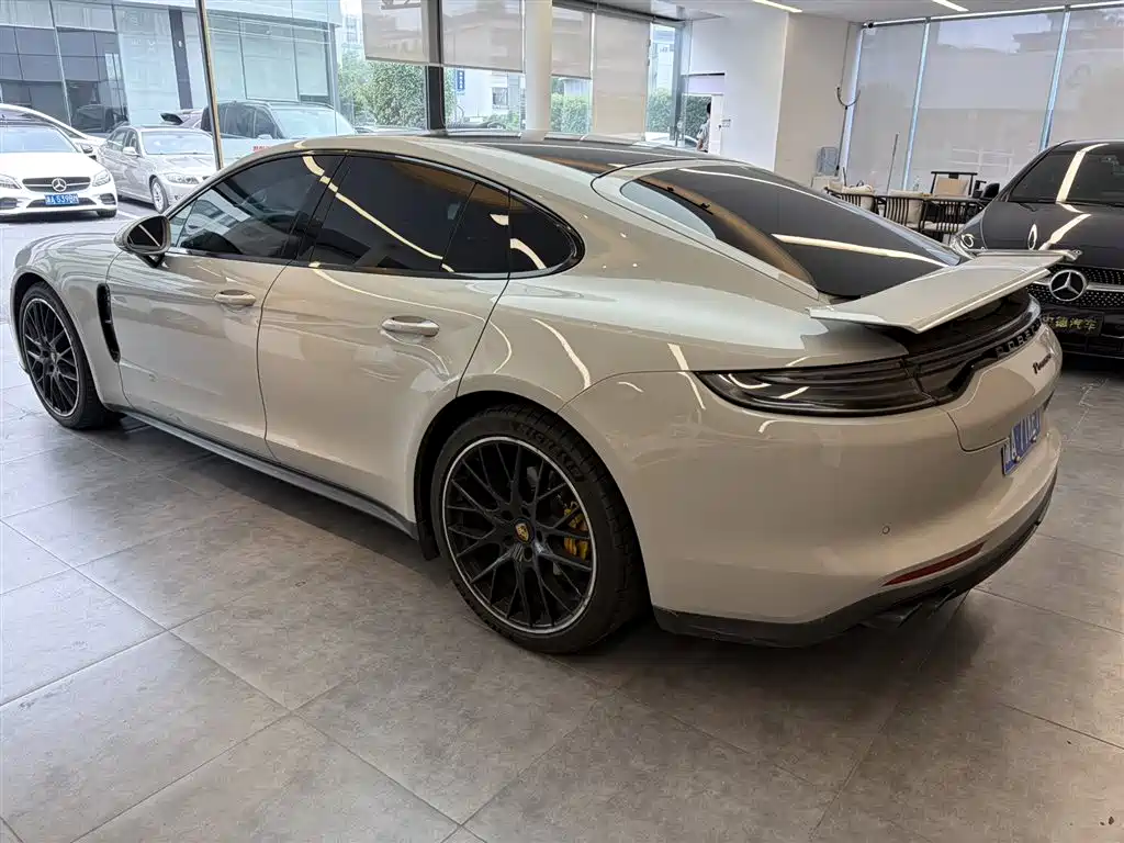 PORSCHE PANAMERA