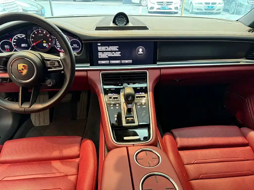 PORSCHE PANAMERA