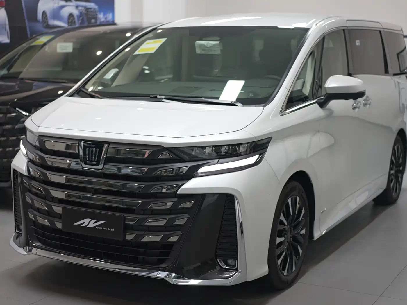 Toyota Vellfire 2024 Crown Hybrid 2.5L Executive Premium Edition фото 5