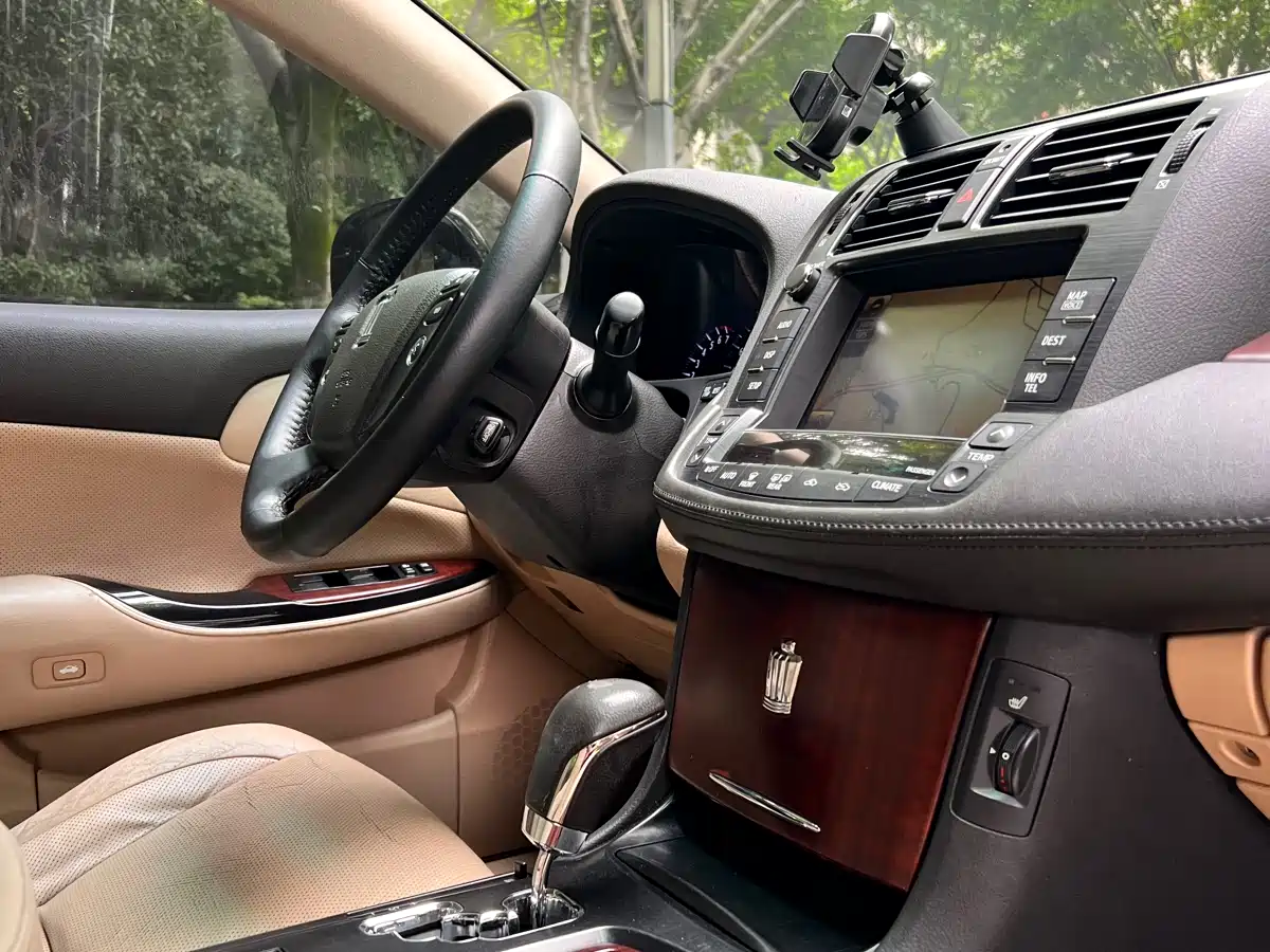 Toyota Crown 2010 3.0L Royal Saloon фото 5