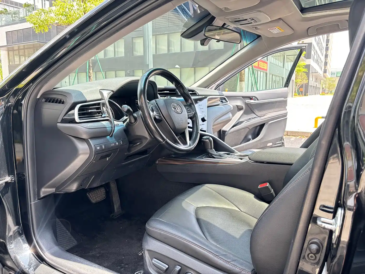 Toyota Camry 2018 2.5G Luxury Edition фото 8