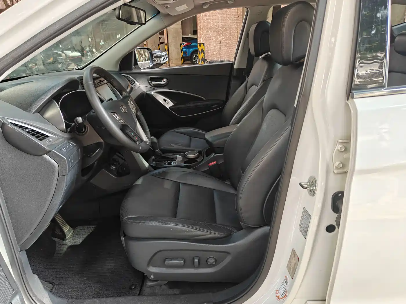 Hyundai Santa Fe 2015 2.4L Automatic 2WD Smart 5-seater фото 9