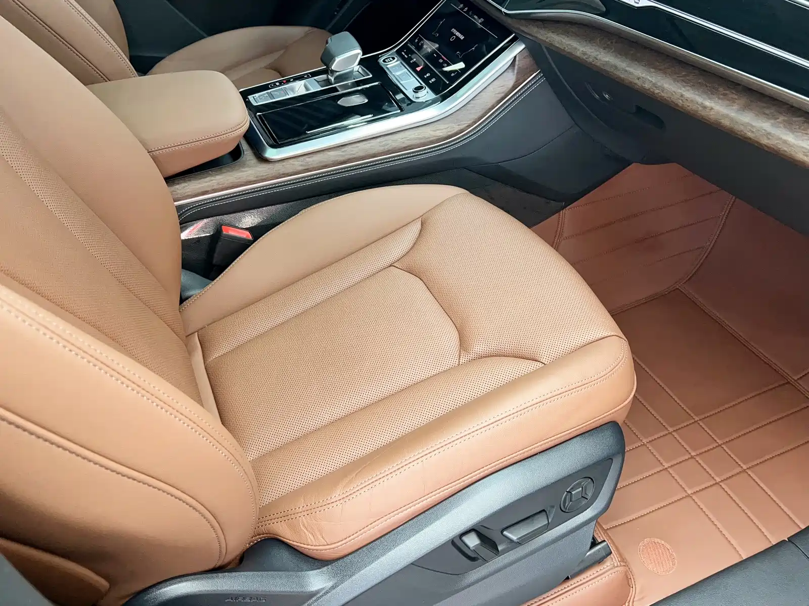 Фото 25 - Audi Q7
