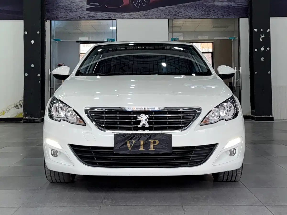 PEUGEOT 408