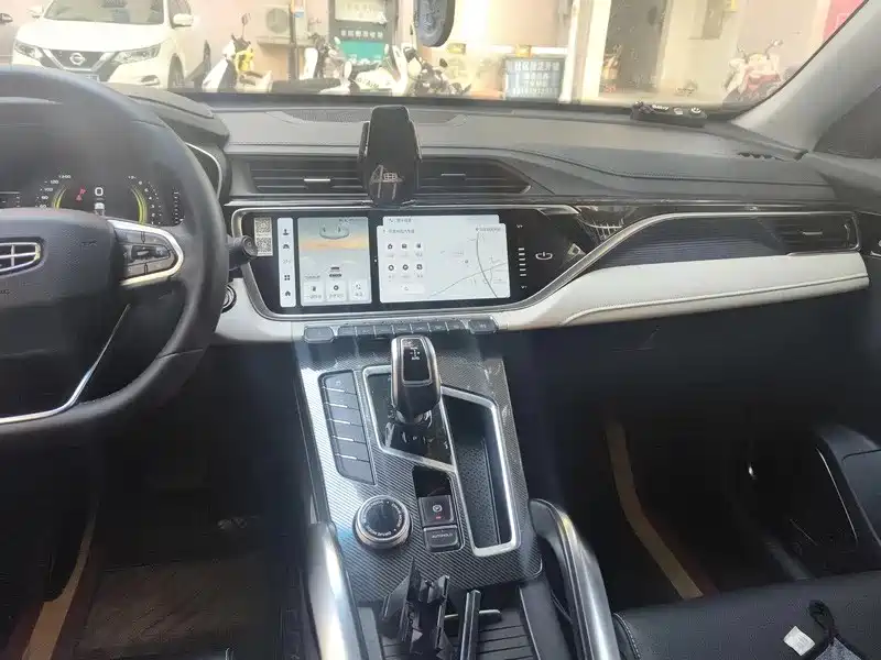 Photo 18 - Geely Atlas