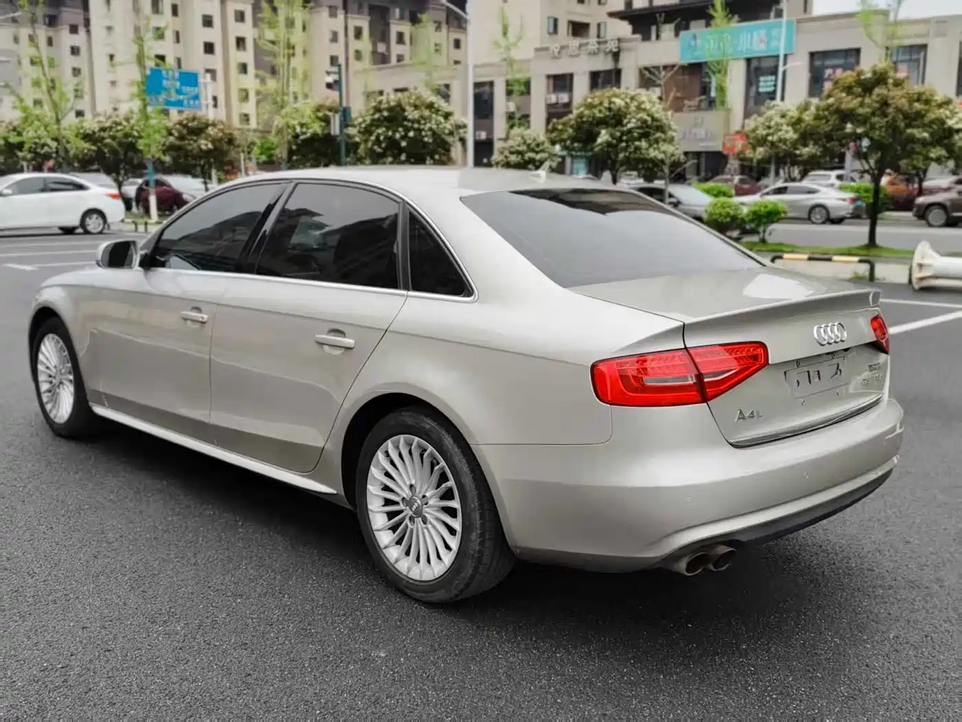 Audi A4L 2015 35 TFSI Auto Luxury фото 9