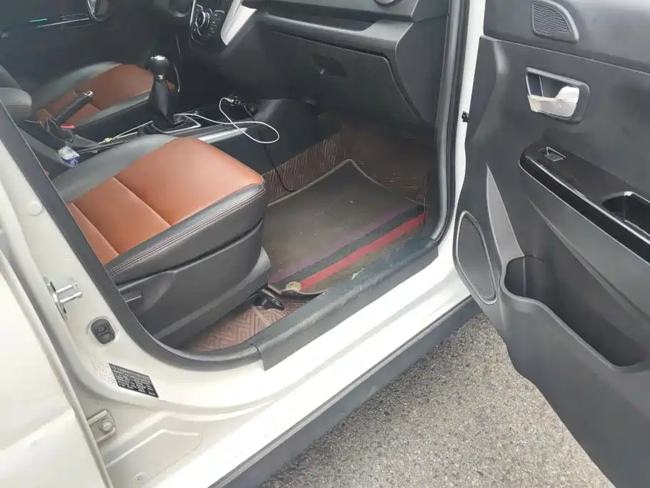 SWM Motor SWM X3 2021 2020 1.5L Manual Premium 7-seater