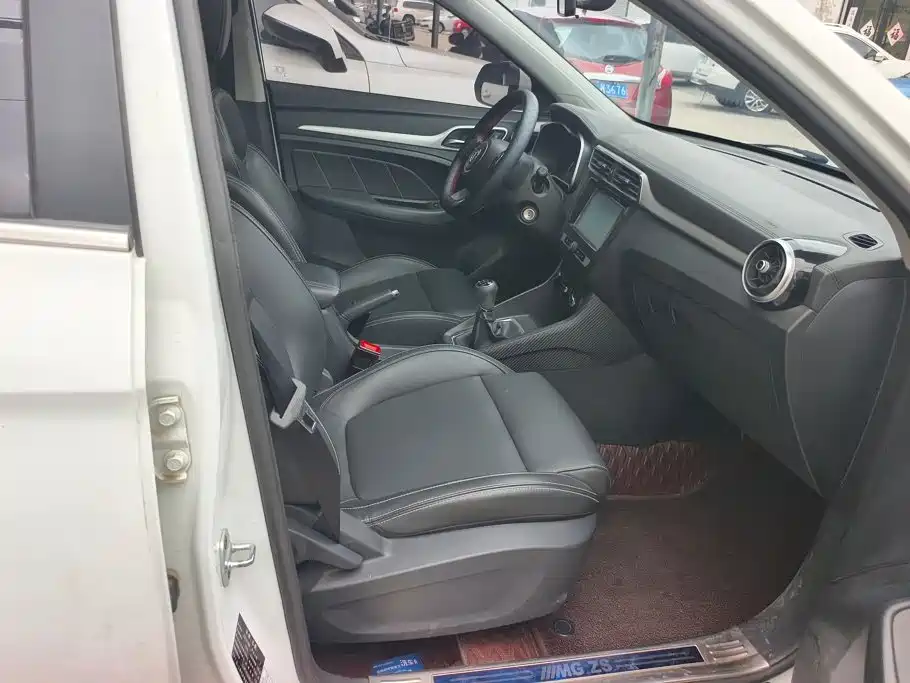 MG ZS 2017 2017 1.5L Manual Premium Internet Edition