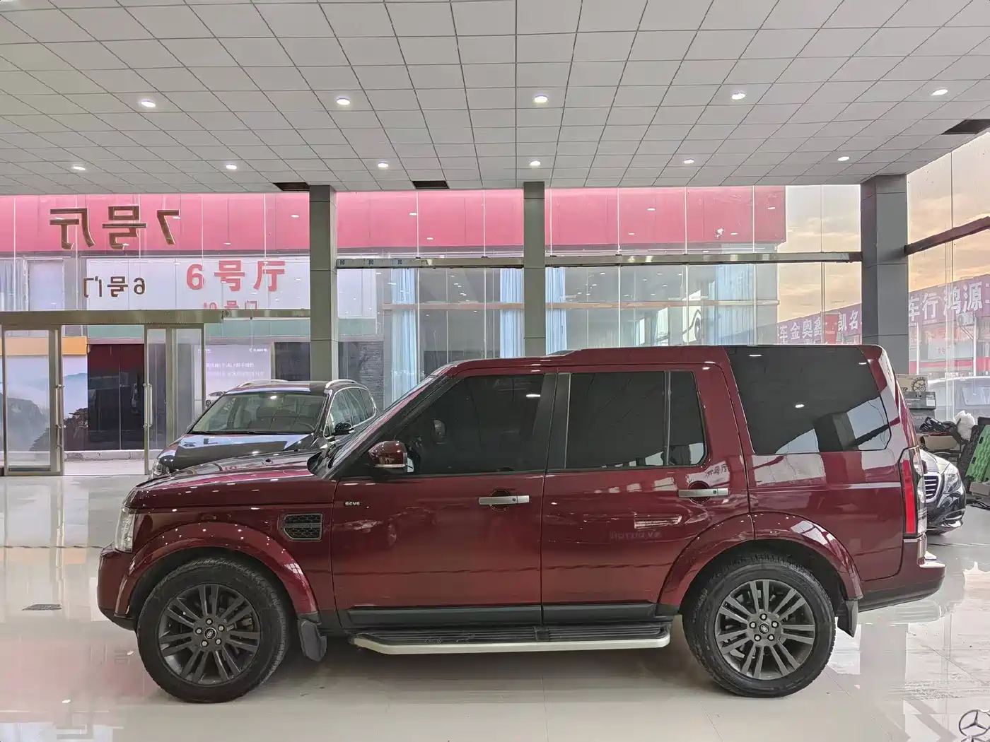Land Rover Discovery 2015 3.0 SC V6 SE фото 3
