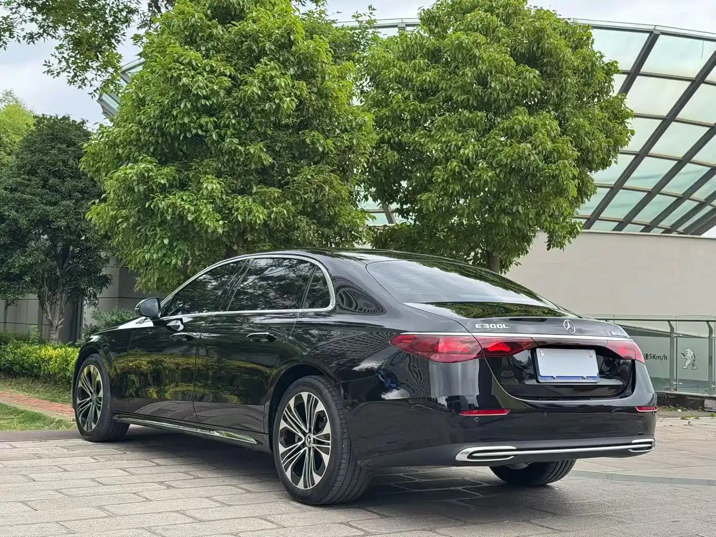 Mercedes-Benz E-Class 2026 E 300 L Luxury Sport фото 7