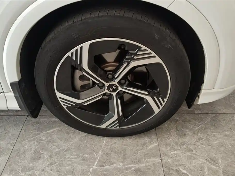 Audi Q4 e-tron 2023 50 e-tron quattro Creation Edition фото 6