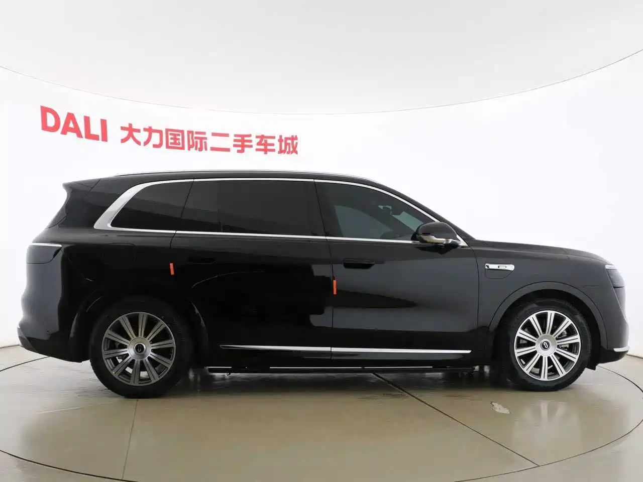 AITO Wenjie AITO M8 2025 Model Extended Range Max+ Edition 53.4kWh 6-Seater фото 16