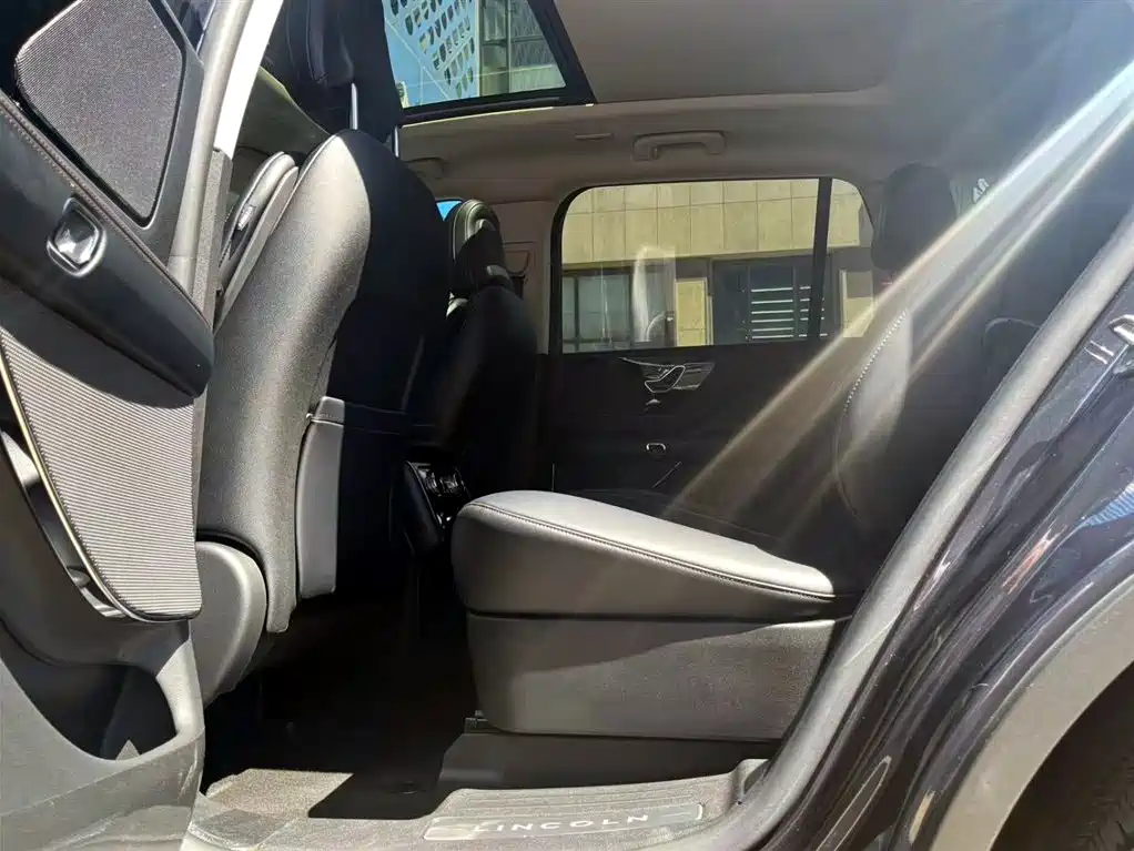 Lincoln Aviator 2023 3.0T V6 AWD Premium Cruise Edition 6-Seater фото 10