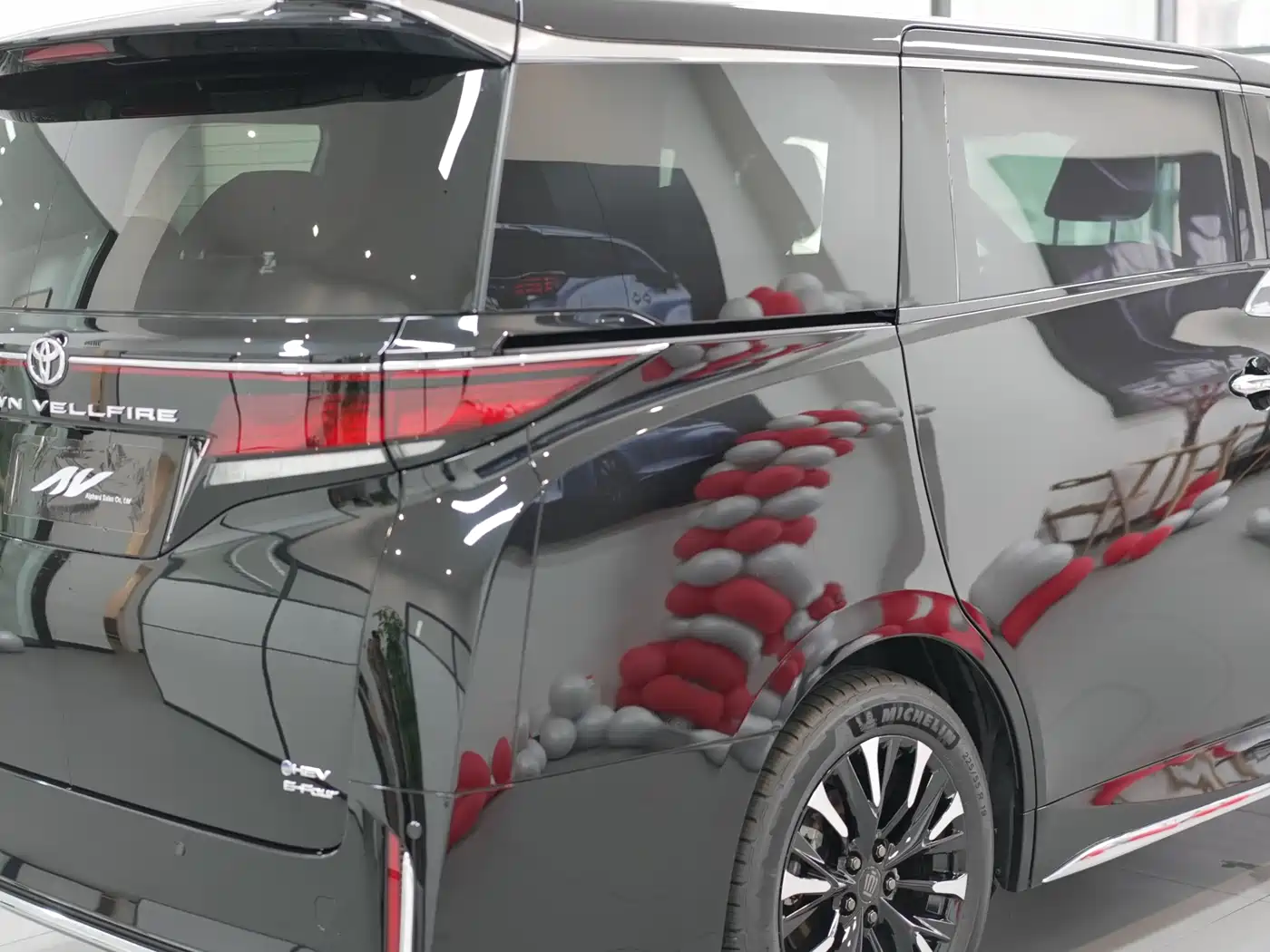 Toyota Vellfire 2024 Crown Hybrid 2.5L Premium Edition фото 4