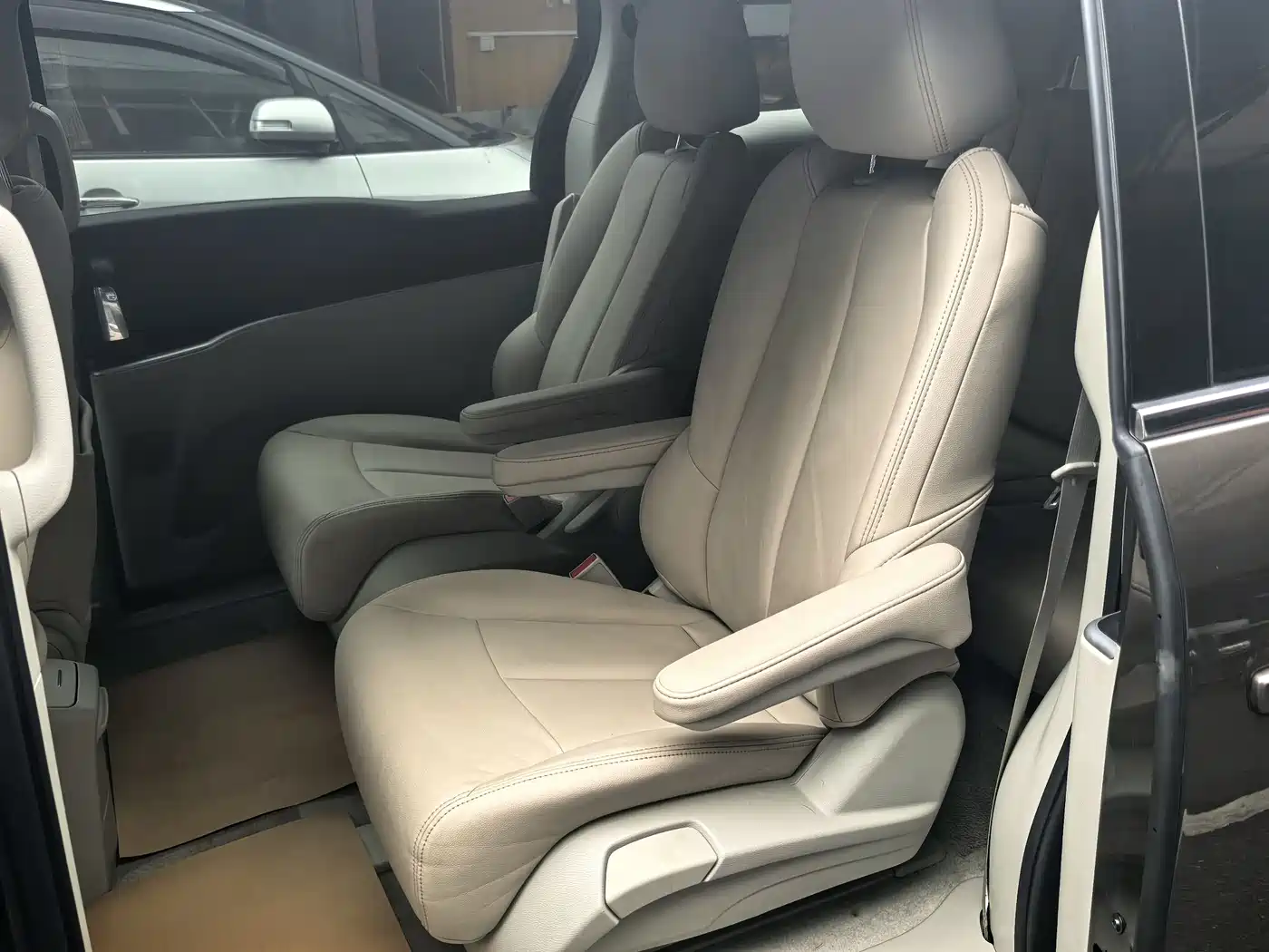 Buick GL8 2023 Model Land Business Class Comfort фото 11