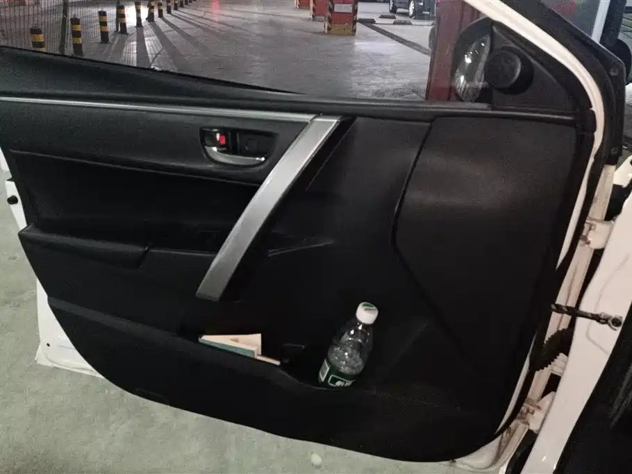 Toyota Corolla 2017 1.6L CVT GL фото 7