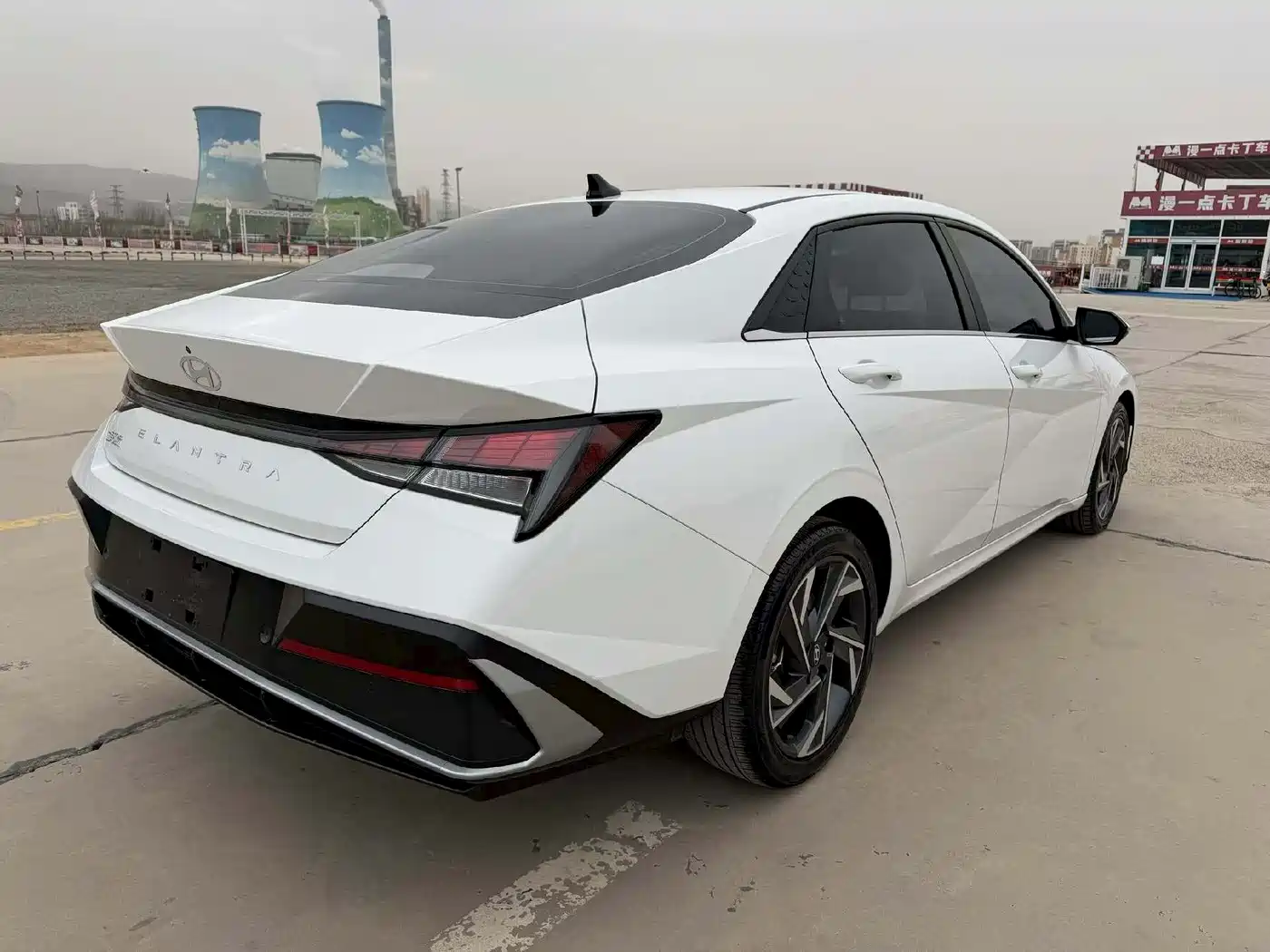 HYUNDAI ELANTRA