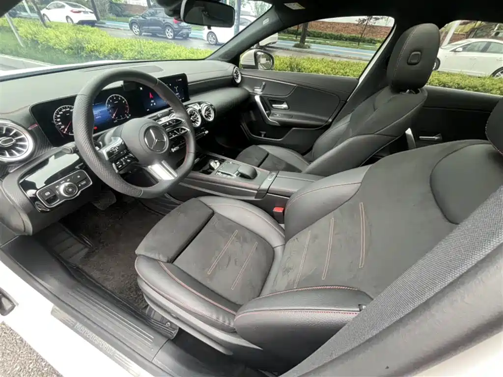 Mercedes-Benz A-Class 2024 A 200 L Fashion Edition фото 17