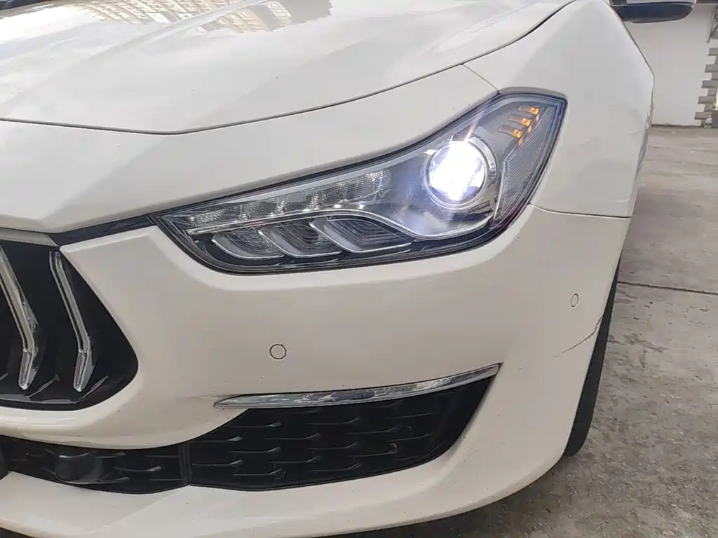 Photo 24 - Maserati Ghibli