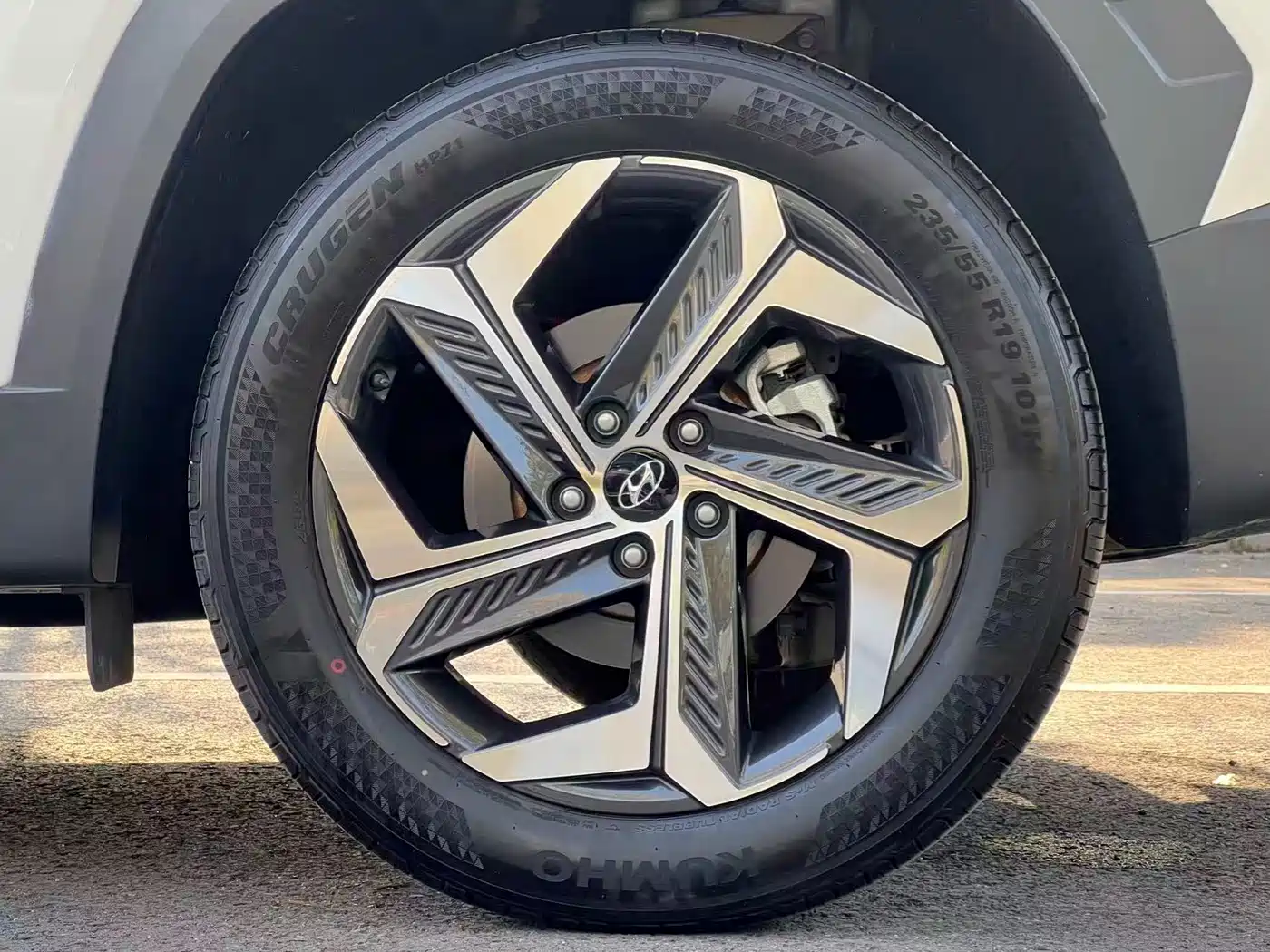 Hyundai Tucson 2023 Tucson L 1.5T Automatic 2WD DLX Luxury Edition фото 13